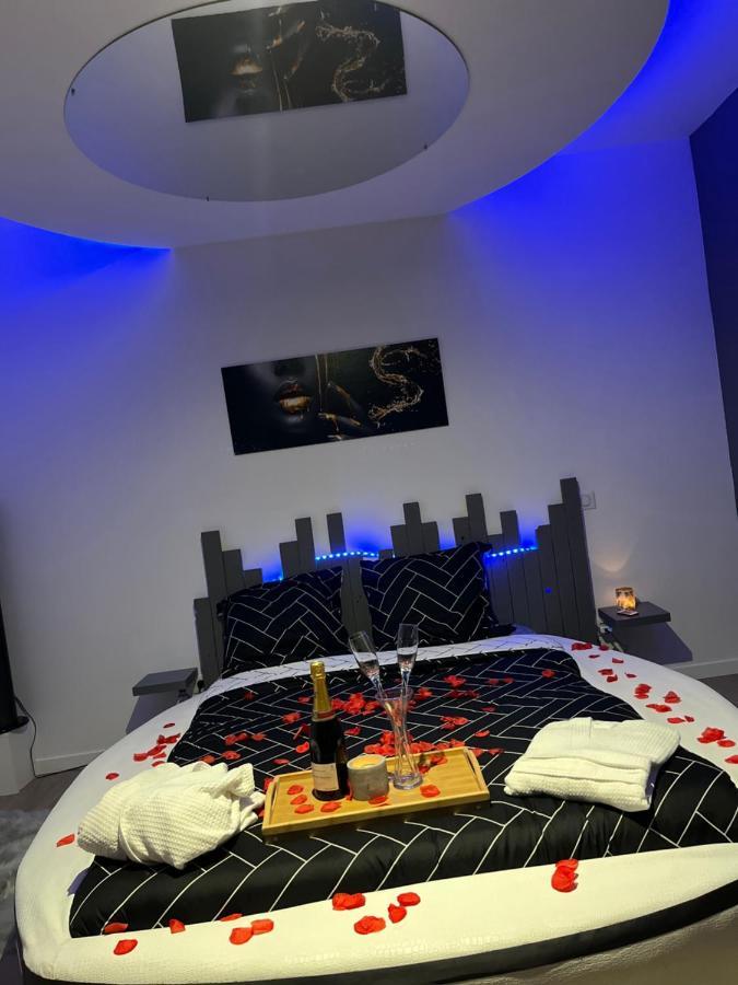 Love Room Gemozac Exterior photo